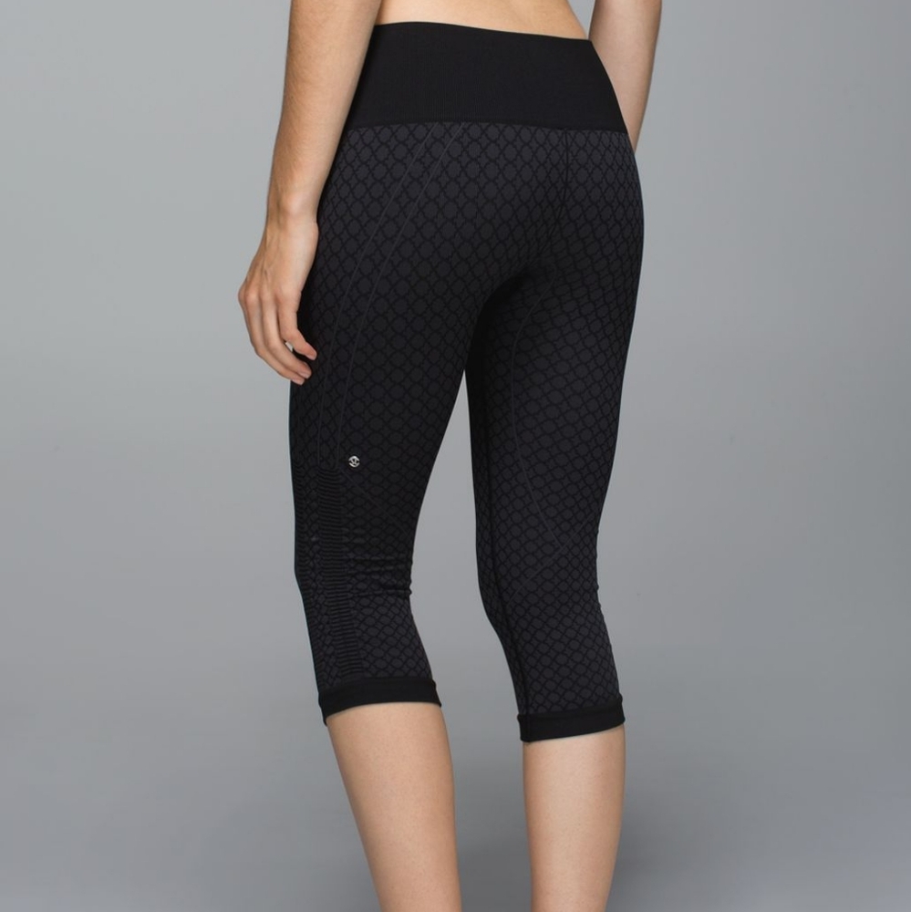 Lululemon In The Flow Crop II (First Release)- Heathered Deep Coal Size 6